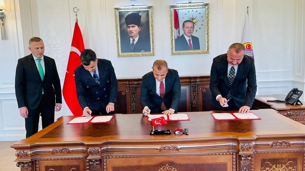 TCOrduValiligi's tweet photo. Hayırsever Erçal Ailesinden Eğitime Destek https://t.co/nQViNQlv5l 
@tuncaysonel https://t.co/Veepb0TIQR