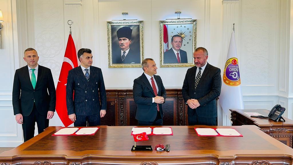 TCOrduValiligi's tweet photo. Hayırsever Erçal Ailesinden Eğitime Destek https://t.co/nQViNQlv5l 
@tuncaysonel https://t.co/Veepb0TIQR