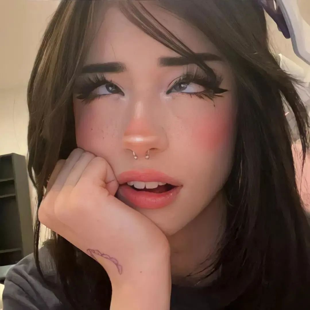 Hannahowo In 4k Parody On Twitter I Want You Between My Legs 🍆