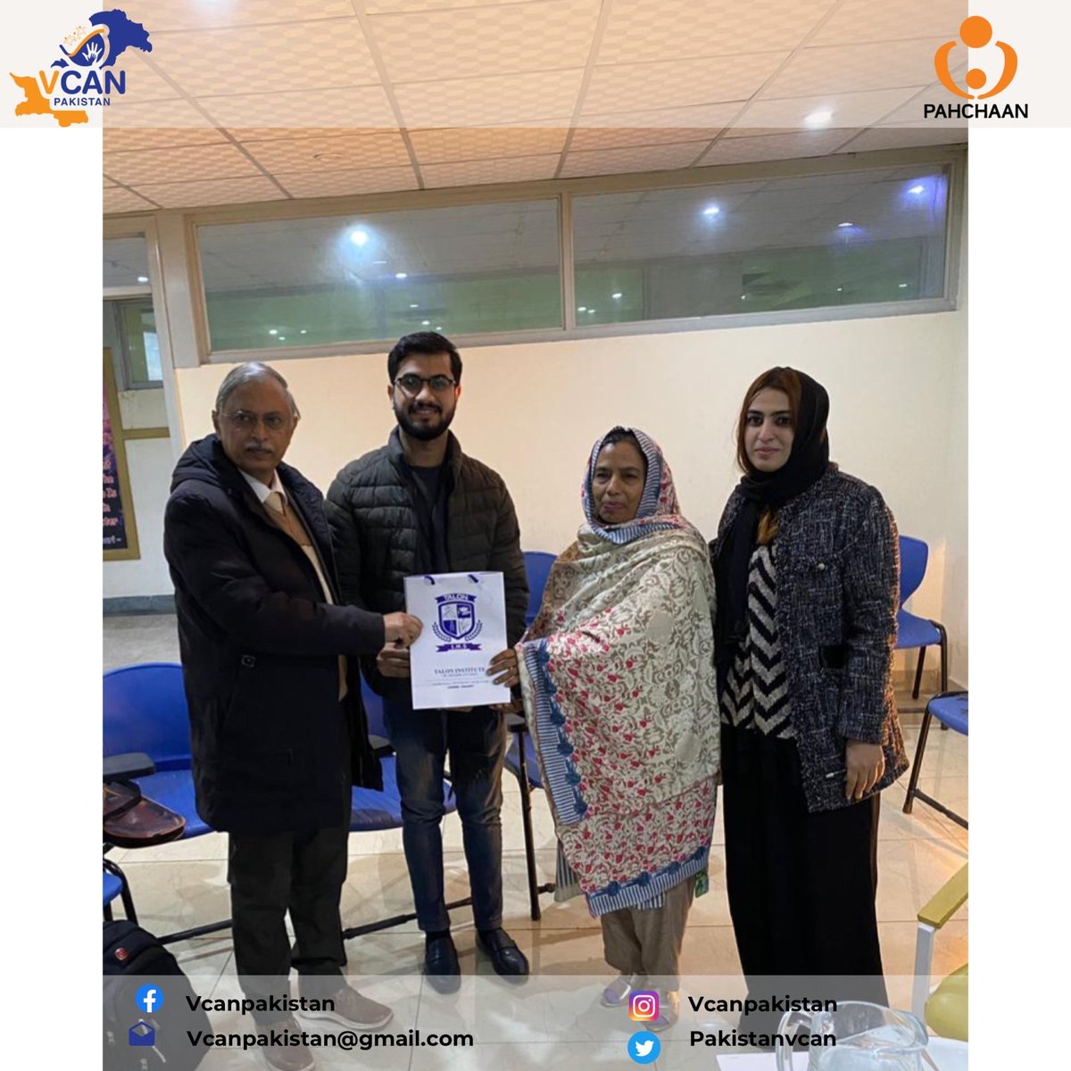 PakistanVcan's tweet photo. To give awareness , VCAN Pakistan team along with PAHCHAAN visited Talon Institute of Higher Studies. Students were given awareness about mental health issues and their role as youth in protecting Children in community.
#vcanpakistan #pahchaan https://t.co/b4ozaQvMWX