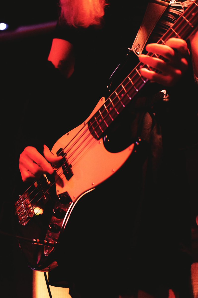 aludna_val's tweet photo. i love playing bass https://t.co/w0hW2n2HYT