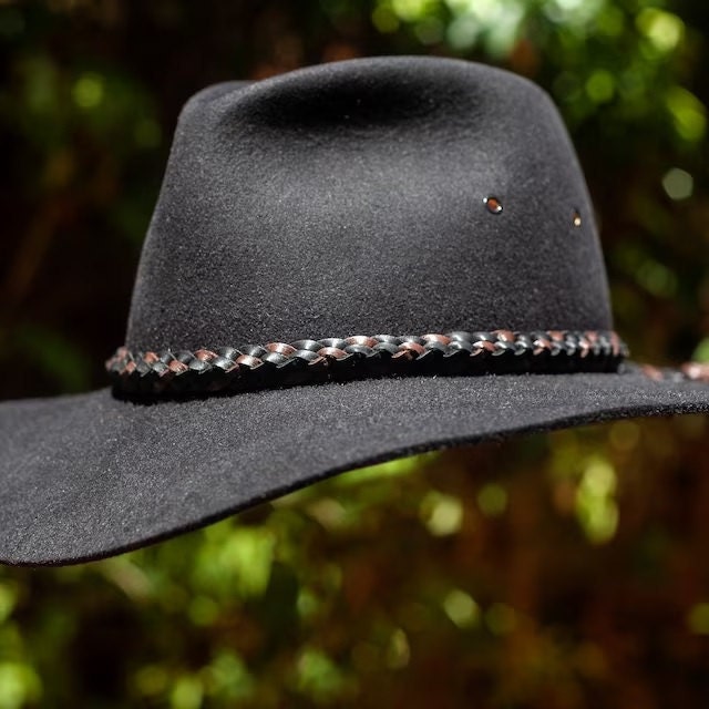 Thanks for the kind words! ★★★★★ 'Communication with Peter was great. Shipping was fast enough and the item is great quality. Looks good on my Akubra.' jarrahfitzgerald etsy.me/3HfI8gv #etsy #westerncowboy #dadbirthdaygift #dadchristmasgift #giftfordaddy #cowbo