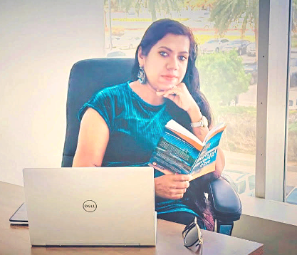 DrSopnaNair's tweet photo. My folks at office insisted I do an exclusive book read of my debut #HereAndNowhereElse .
You can tell how conscious I look. But it was fun, and it is beginning to dawn on me that I am a published author. Thank you for all of your support, #writingcommunity!
#BookBoost https://t.co/kdystFDxFz