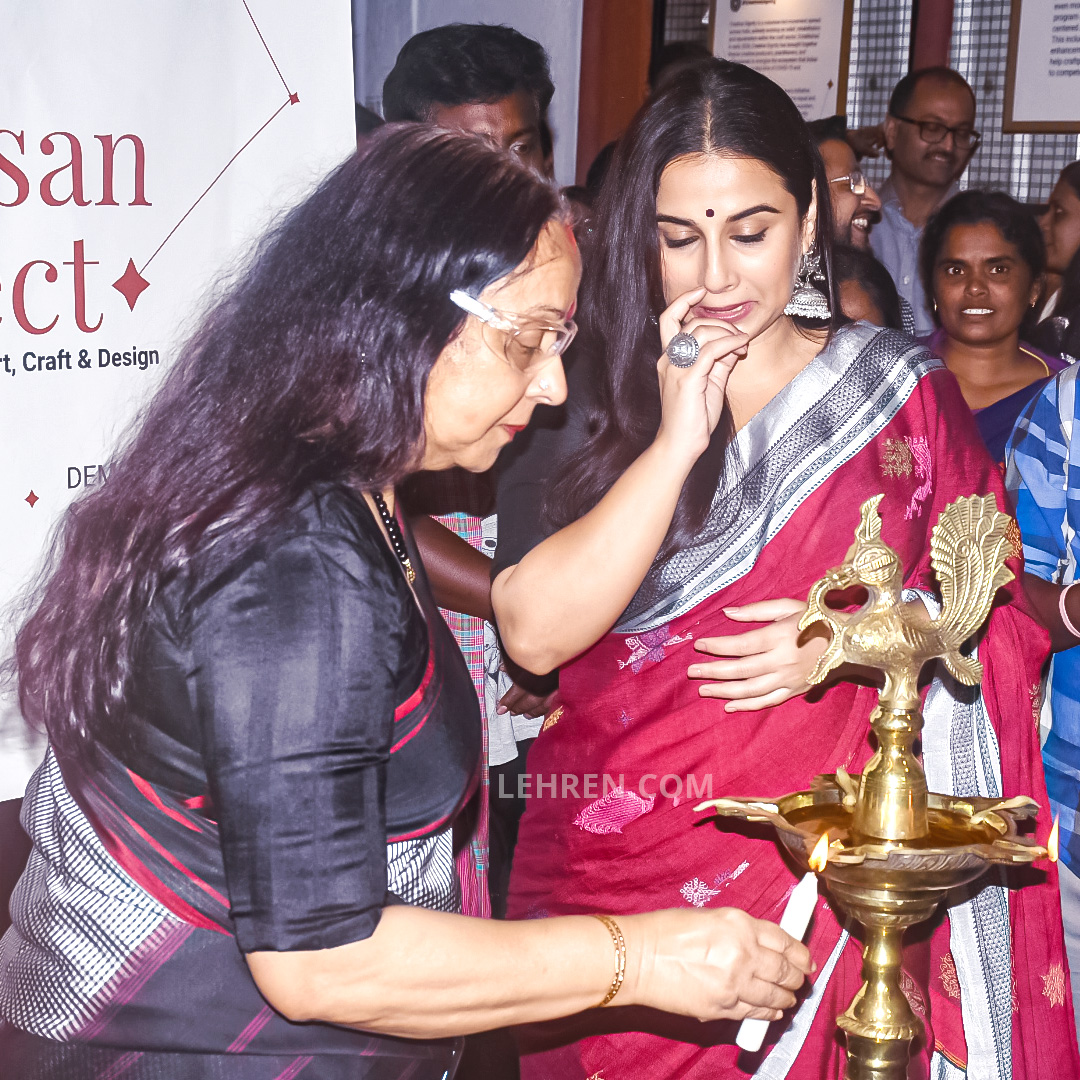 #vidyabalan supporting her love for handloom at Tarasha Artisan Direct, Mumbai💖 📸

#artisans #artisandirect #CreativeDignity #projecttarasha #asocialinitiativebytitan #artisansofindia #buydirectlyfromartisans #handicraftsofindia #handmadeinIndia #buyhandmade