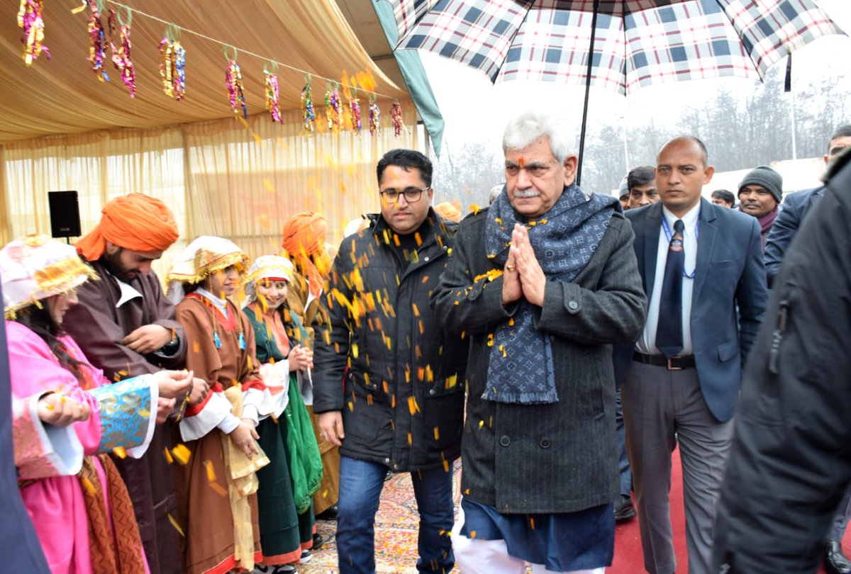 OfficeOfLGJandK's tweet photo. Laid foundation stone for construction of transit accommodation for PM Package Employees at Zewan, Srinagar. The housing colony being constructed on 113 Kanals of land, will have 39 blocks comprising 936 flats. Directed R&amp;B department for timely completion of the project. https://t.co/fRlDkvje10