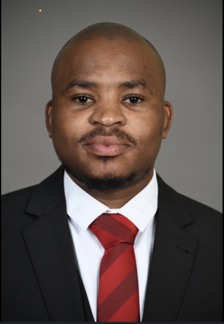 ApostleDeza's tweet image. [BREAKING NEWS]
@MYANC Member of Parliament, Sibusiso Kula has been arrested for murdering his Wife early hours of this morning. 💔🚮 Kula has denied his kids to go to school, it is alleged that he got bitter when his wife wanted to divorce him! 💔🚮