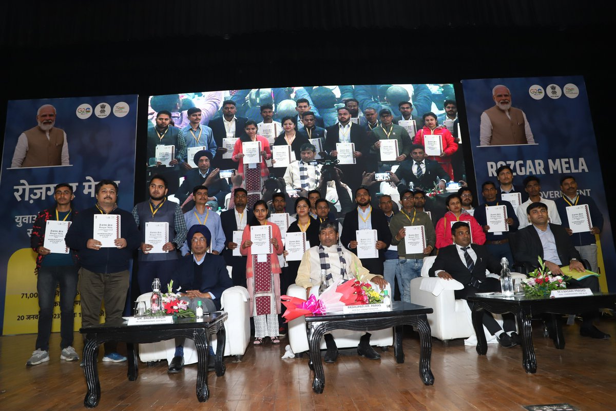 Glimpses of 3rd Tranche of Rozgar Mela at the Convention Centre, CCL, Ranchi on 20.01.2023. #RojgarMela <a href="/cbic_india/">CBIC</a> <a href="/FinMinIndia/">Ministry of Finance</a> <a href="/nsitharamanoffc/">Nirmala Sitharaman Office</a> <a href="/officeofPCM/">Office of Pankaj Chaudhary</a> <a href="/mygovindia/">MyGovIndia</a> <a href="/DoPTGoI/">DoPT</a> <a href="/cgstranchizone/">CGST Ranchi Zone</a>