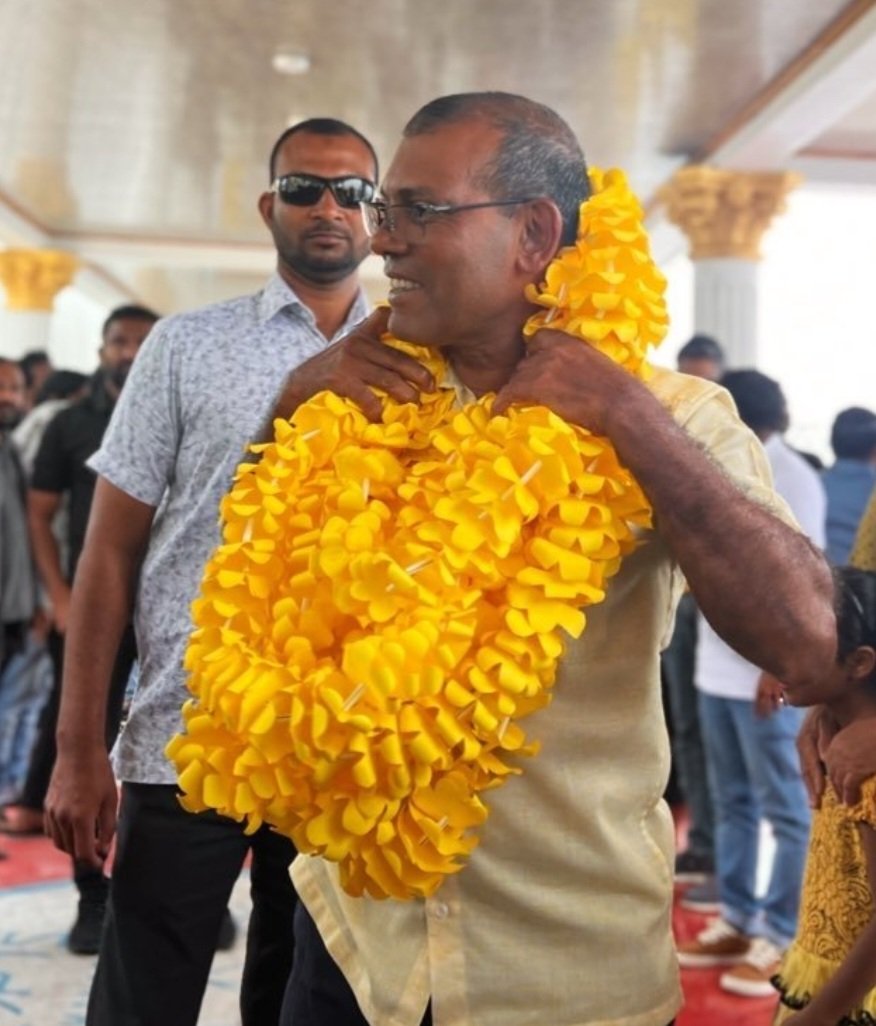 mezzomohamed's tweet photo. Rayyithunge maafathi raees Nasheed ge karuga alhuvamun dhanee loaibbaa ihthiraamaai eku fahi dhiriulhumakah haggu minvarah kuraa unmeedhuga... ❤️ 
#FikureggeDhirun https://t.co/Sp6YFkcYrc