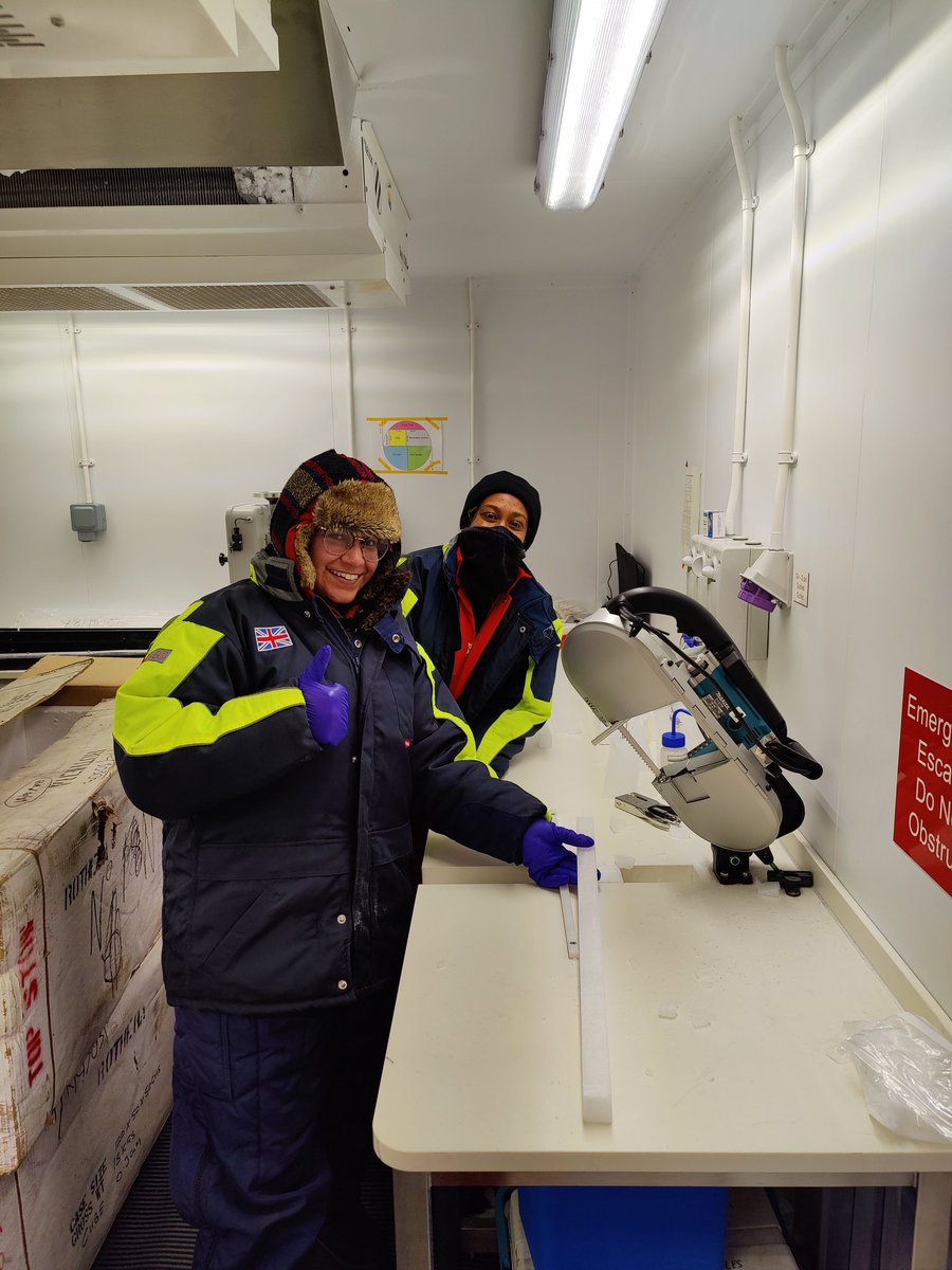 I had a Brrrrr-iliant day yesterday helping out with the ice core CFA analysis at <a href="/BAS_News/">British Antarctic Survey 🐧</a>! 
It was also lovely to work with and catch up with another <a href="/RHULGeography/">RHULGeography</a> alumni, @HanaaAYousif! 😊