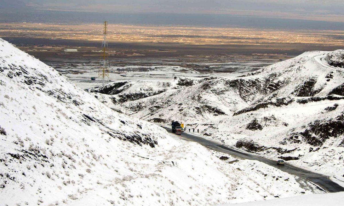 ChangaizKN's tweet photo. Season’s First Snow ❄️❄️ in #Quetta
#QuettaSnowfall 
#ExplorePakistan https://t.co/cVeMOTfF5O