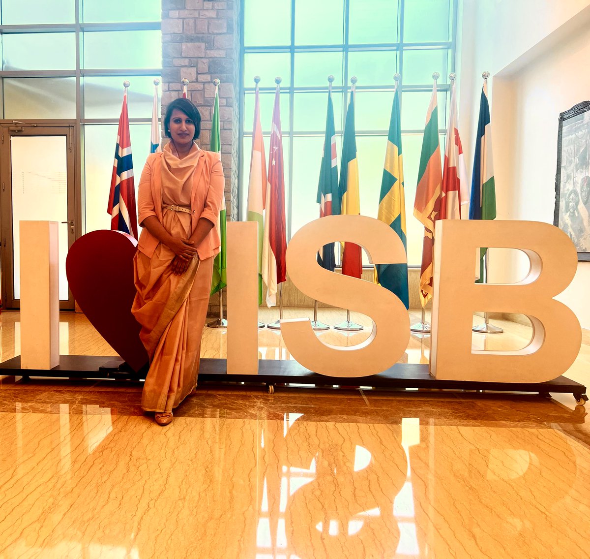 RamyaRaoCV's tweet image. New learnings ! 
New beginnings !
Student mode activated !

Wearing my gorgeously Uppada Silk saree @KalanecaIndia 

@ISBedu @ISBPGPpro 

#learningjourney #upskilling #ISBpgppro