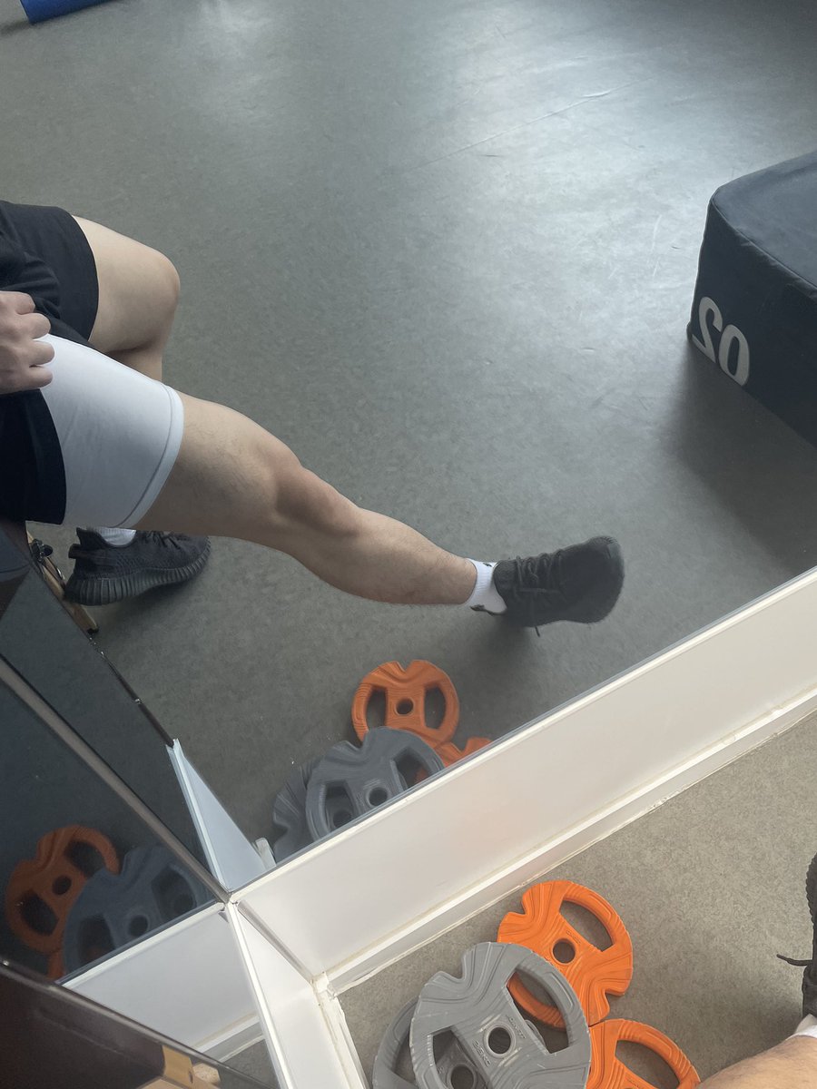 想舔🔒还是球鞋，老婆😏