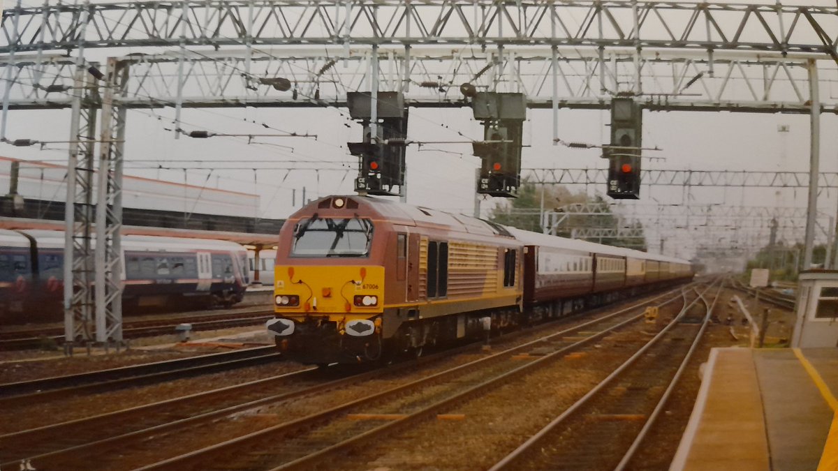 GOOD MORNING EVERYONE 

Here's a photograph of 67006 in EWS livery seen here at crewe on 25/9/2004

Photograph is of many that have been given to me from a freind who said that i can post on twitter 

#Class67 

📸Bob Baker