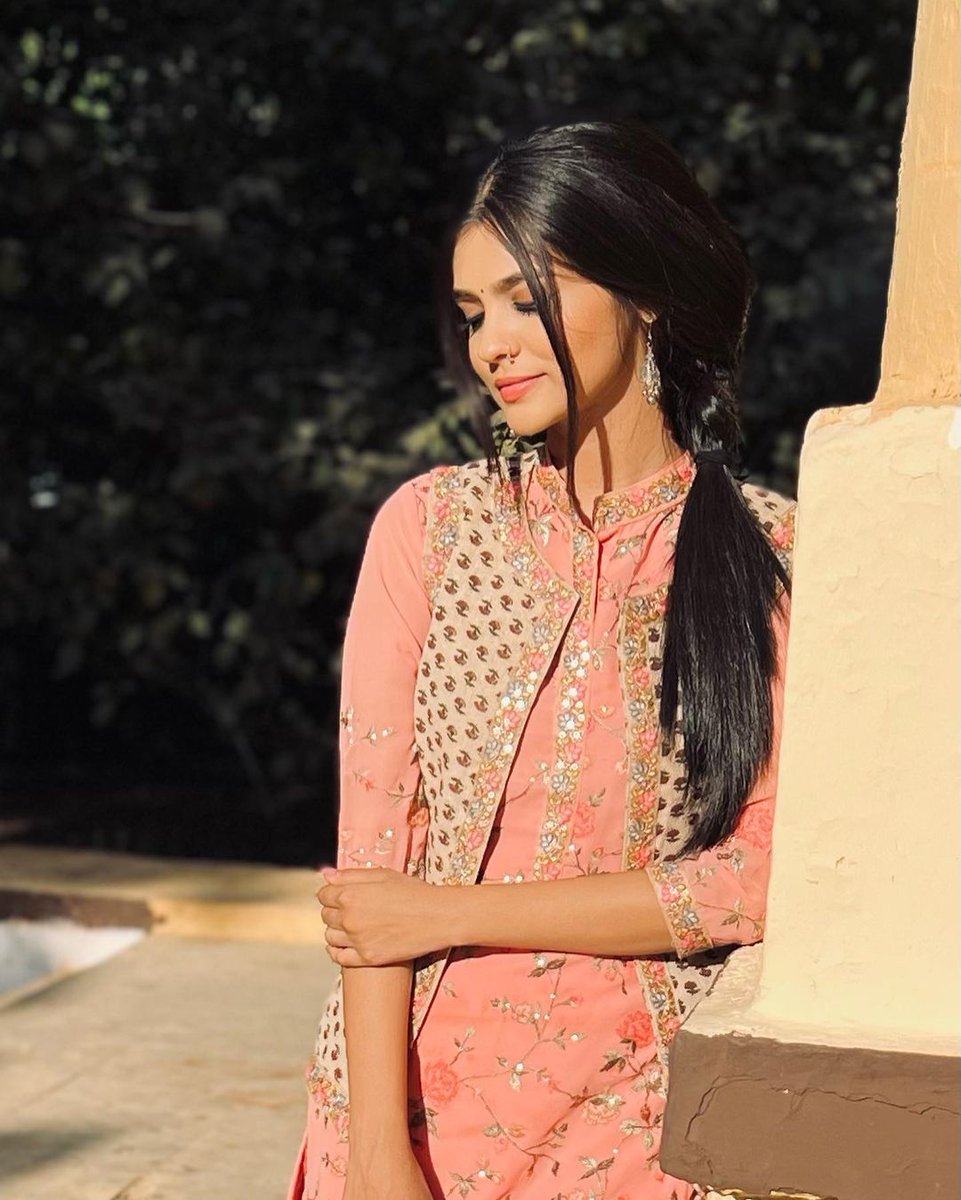 Simplicity makes you more beautiful. Here is a proof of #PranaliRathod! #AbhiRa #yrkkh #HarshAli #BizByGR