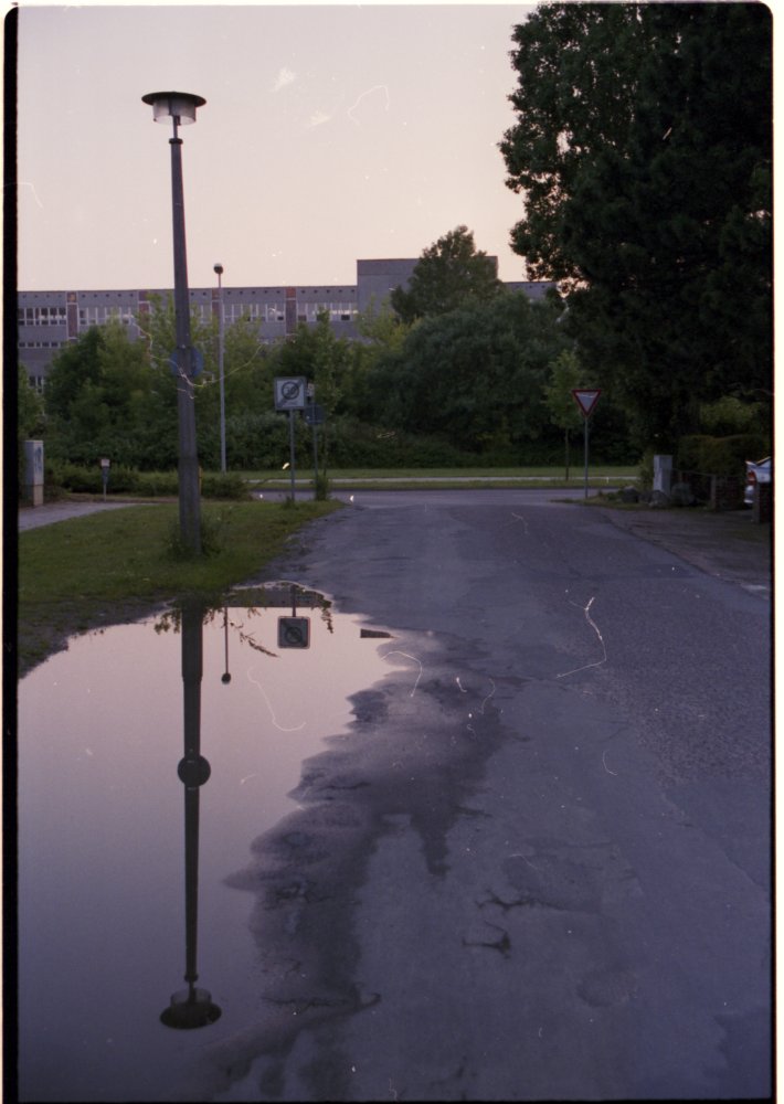 🗄️Archivbild 🗄️
Spiegelbild
 
#20040628 #GroßKlein #GroßKlein #Lantern #Laterne #mirrorpicture #Rostock #school #Schule #Spiegelbild

luftspiel.de/2004/06/28/spi…