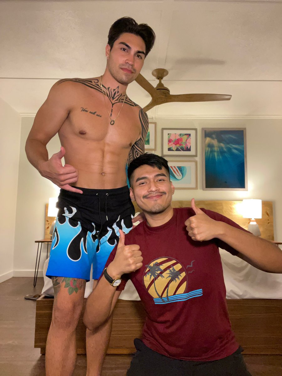 migsb_OF's tweet photo. I’ve been following this hot straight guy from tik tok for over a YEAR! @zaddy_gxxx 
I can’t believe I bumped into him at Walmart here in Hawaii. So I asked him if he wanted to hang out with me since I’m visiting 👀 https://t.co/zJlONHX1LZ