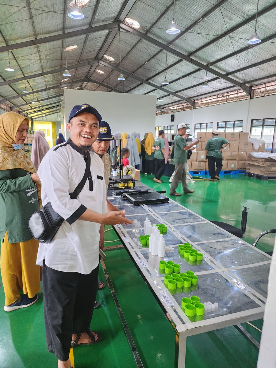 Muhammad2012's tweet photo. Selama kamu tidak bisa mandiri maka selama itu kamu akan terjajah.
Yuk kuatkan ekonomi ummat dengan cara hijrah prodak ke prodak muslim lokal.
Bersama kita pasti bisa. https://t.co/jws3Li5xyP