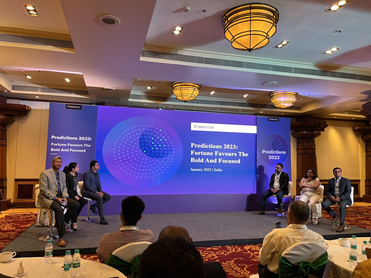 nidarshanks's tweet photo. Here’s few a @Forrester Predictions with interesting insights. #CX #DigitalCore #futureofwork @7EDGEx https://t.co/OYsw2jLHqh