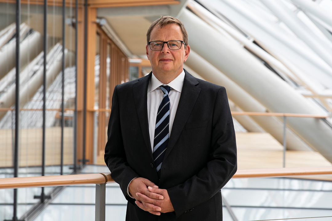 nationalbanken's tweet photo. Christian Kettel Thomsen er udpeget som ny nationalbankdirektør og formand for direktionen i Nationalbanken. Christian Kettel Thomsen tiltræder 1. februar og afløser Lars Rohde, der har valgt at gå på pension ved udgangen af januar.
https://t.co/dL8w6qzcAM
#dkøko #dkpol https://t.co/Vqj5B2gXFX