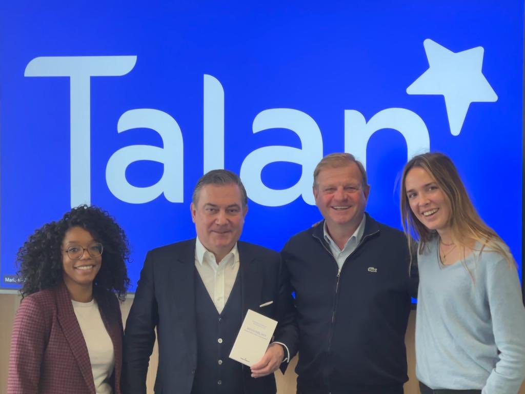 Toucher du doigt ce qui peut passer pour 1 rêve mais qui serait une réalité de demain. Le #metavers,1 monde numérique immersif, persistant et collaboratif. 1 fois que tu y es confronté, il y a 1 devoir d’acculturation de le faire connaître. Tout est dans le livre de <a href="/PCassoulat/">Philippe Cassoulat</a>