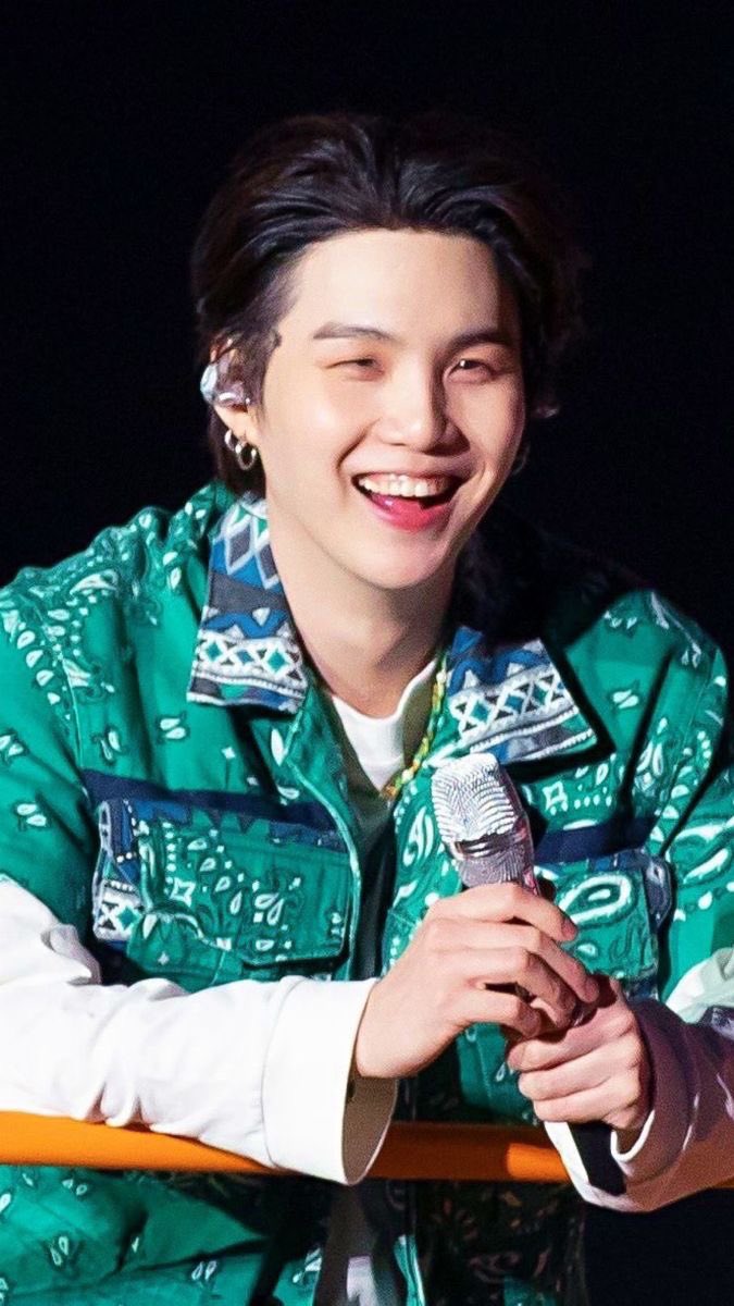 jmyng_'s tweet photo. #ProtectSuga 
fotitos de yoongi sonriendo para alegrarles la madrugada❤️‍🩹 https://t.co/LxbJojzwT5