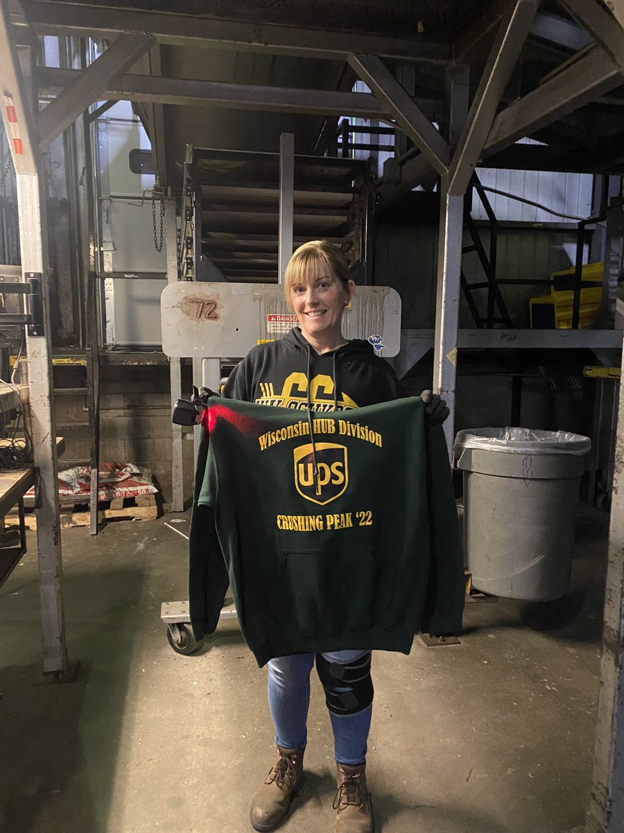 OAKWI Night Sort Safety Star, thanks for keeping yourself and those around you safe! #UPSsafety <a href="/JaradZimmerman/">Jarad Zimmerman</a> <a href="/JenniBucholc/">Jenni Bucholc</a> <a href="/UPS/">UPS</a>