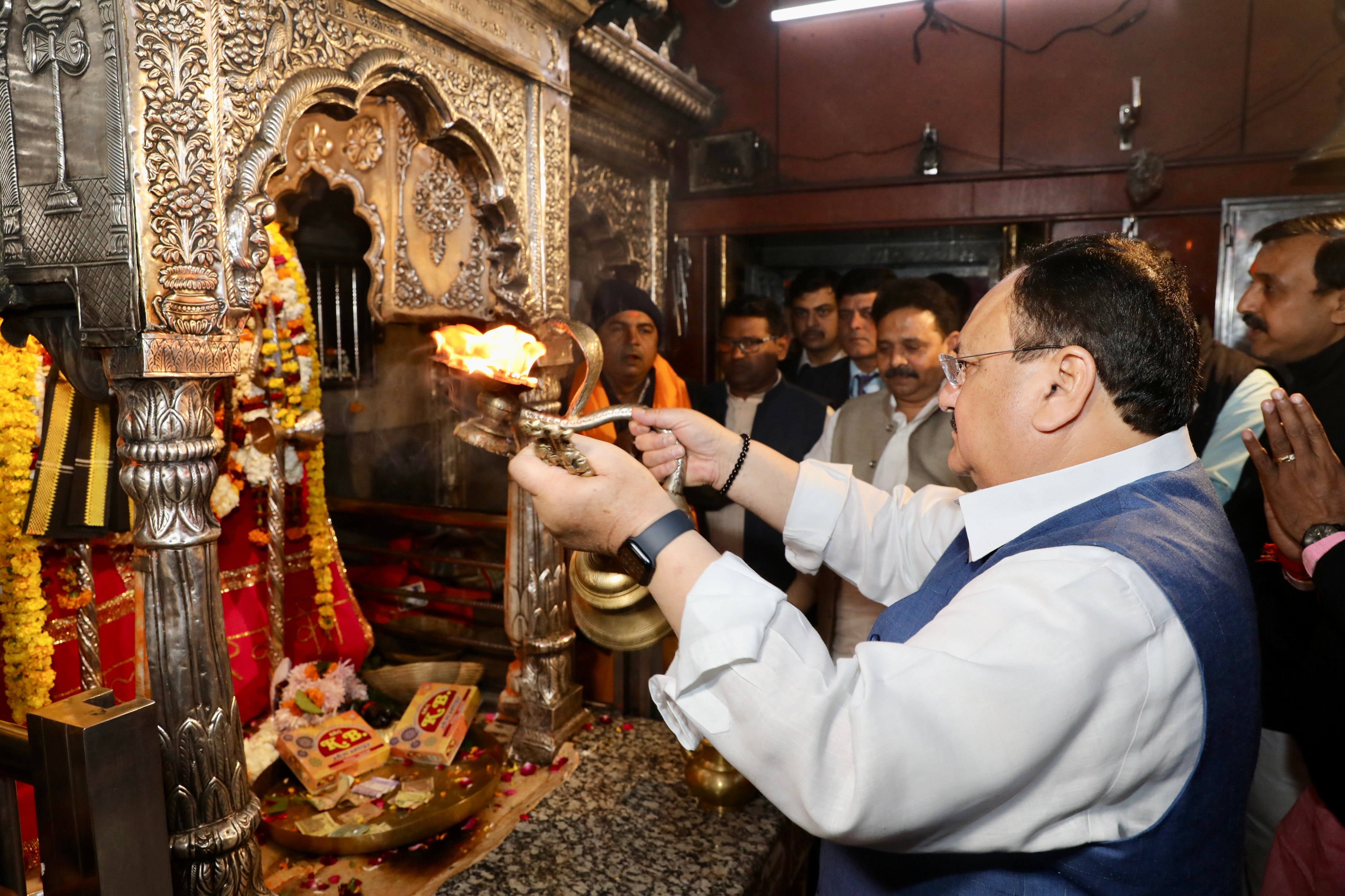 जेपी नड्डा ने बाबा विश्वनाथ के दर्शन कर CM योगी के साथ ली चाय की चुस्की- JP Nadda visited Baba Vishwanath and took tea with CM Yogi