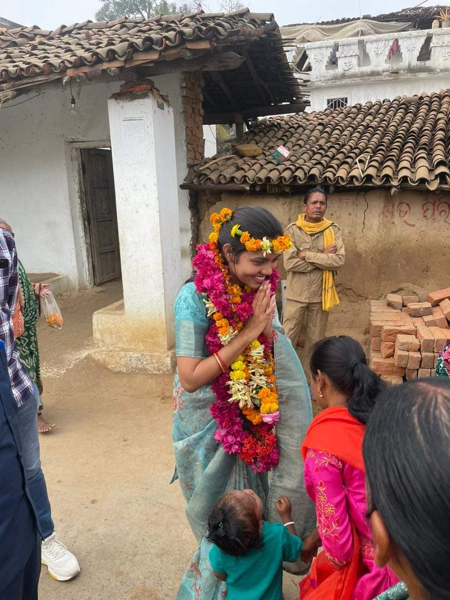 Barsha_bariha's tweet photo. ଆଜି ପଦ୍ମପୁର ନିର୍ବାଚନ ମଣ୍ଡଳୀ ପାଇକମାଳ ବ୍ଳକ ଭେଙ୍ଗରାଜ ପୁର ଅନ୍ତର୍ଗତ ଝେଙ୍ଗନାଡ଼ିହି ଠାରେ ସ୍ୱାଲାଖ ବିନ୍ଧ୍ୟଗିରି ବାସୀ ବିଞ୍ଝାଳ ସମାଜ ତରଫରୁ ଅନୁଷ୍ଠିତ ସଭାରେ ଭାଇ ଭୋଜରାଜ ସିଂ ବରିହା ଓ ମୁଁ ଯୋଗଦାନ କଲୁ।
@CMO_Odisha https://t.co/f6Lp0Y9iR2