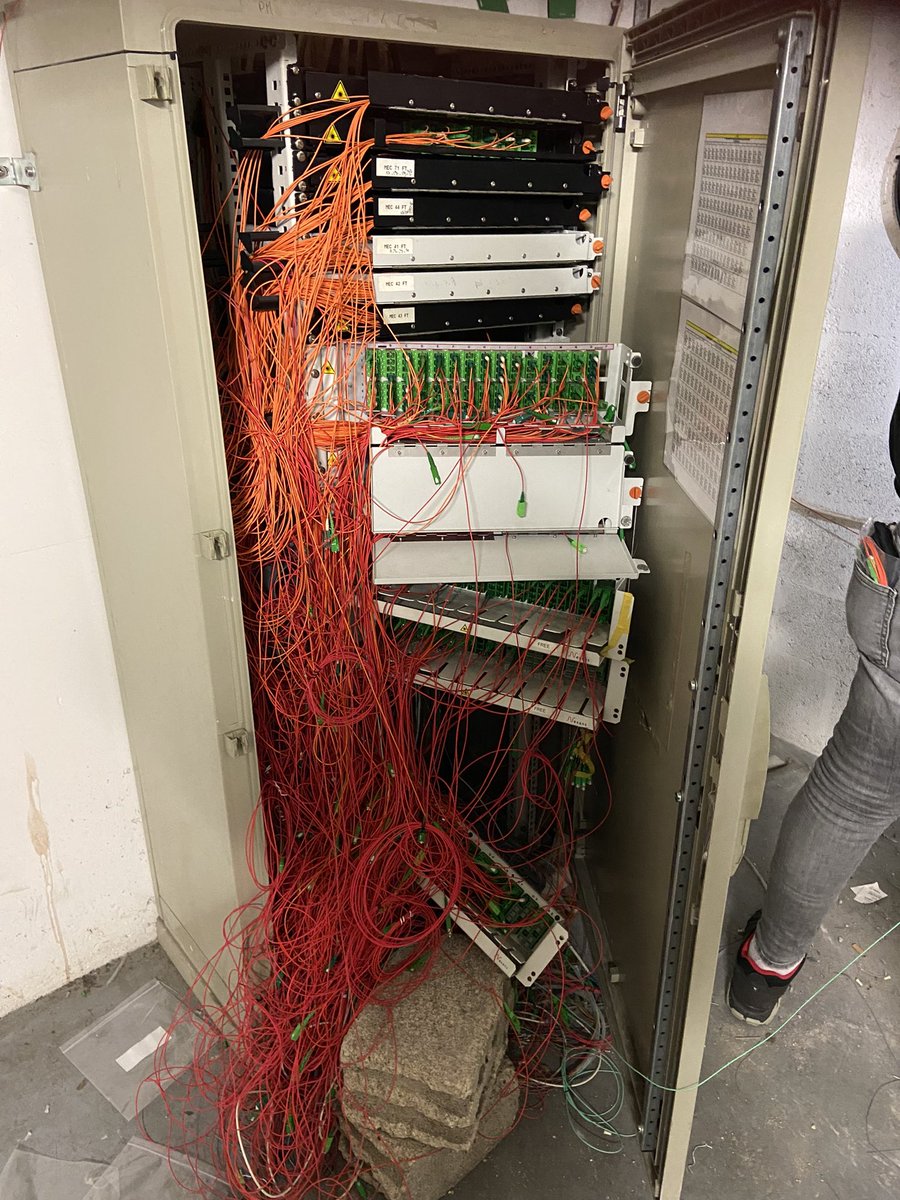 Le #FTTH en plein Paris… -#fiber 
Comment un opérateur peut tenir un engagement de GTR à D+1…