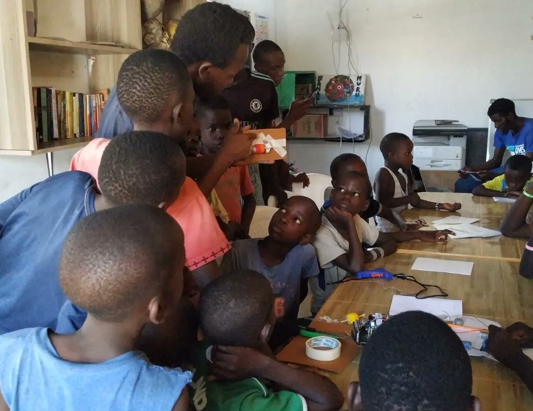 PwaniYouth's tweet photo. On Going Robotics and Safe Internate workshop for Children at our Bangladesh Youth spaces.
Collaboration between Tech Kidz Africa  and Pwani Youth Network .
Building a community of Technology serve Children.
#Youthnaplanke  #changemaker4life https://t.co/elNDfz8BN9