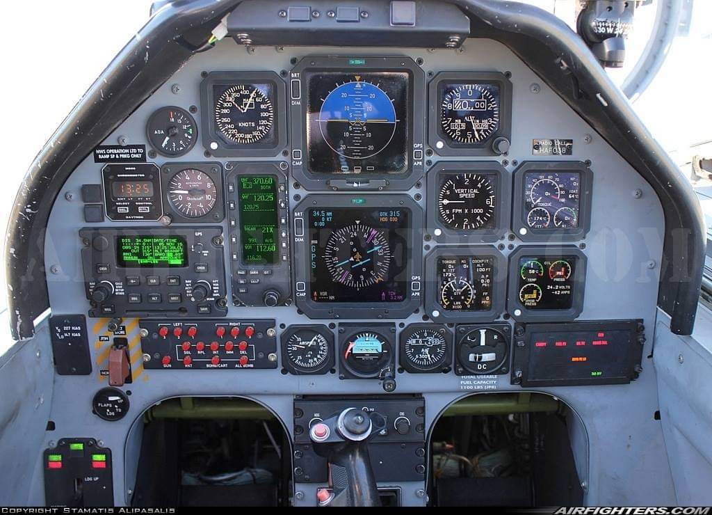 Stam_A337's tweet photo. 🇬🇷 Hellenic Air Force
T-6A Texan II, s/n 038
Tanagra AFB, 5/11/2015
#HAF #T6A #Texan #TanagraAFB #HAFOpenDays15 #cockpit @RaytheonDefense https://t.co/zZuIcC1urq