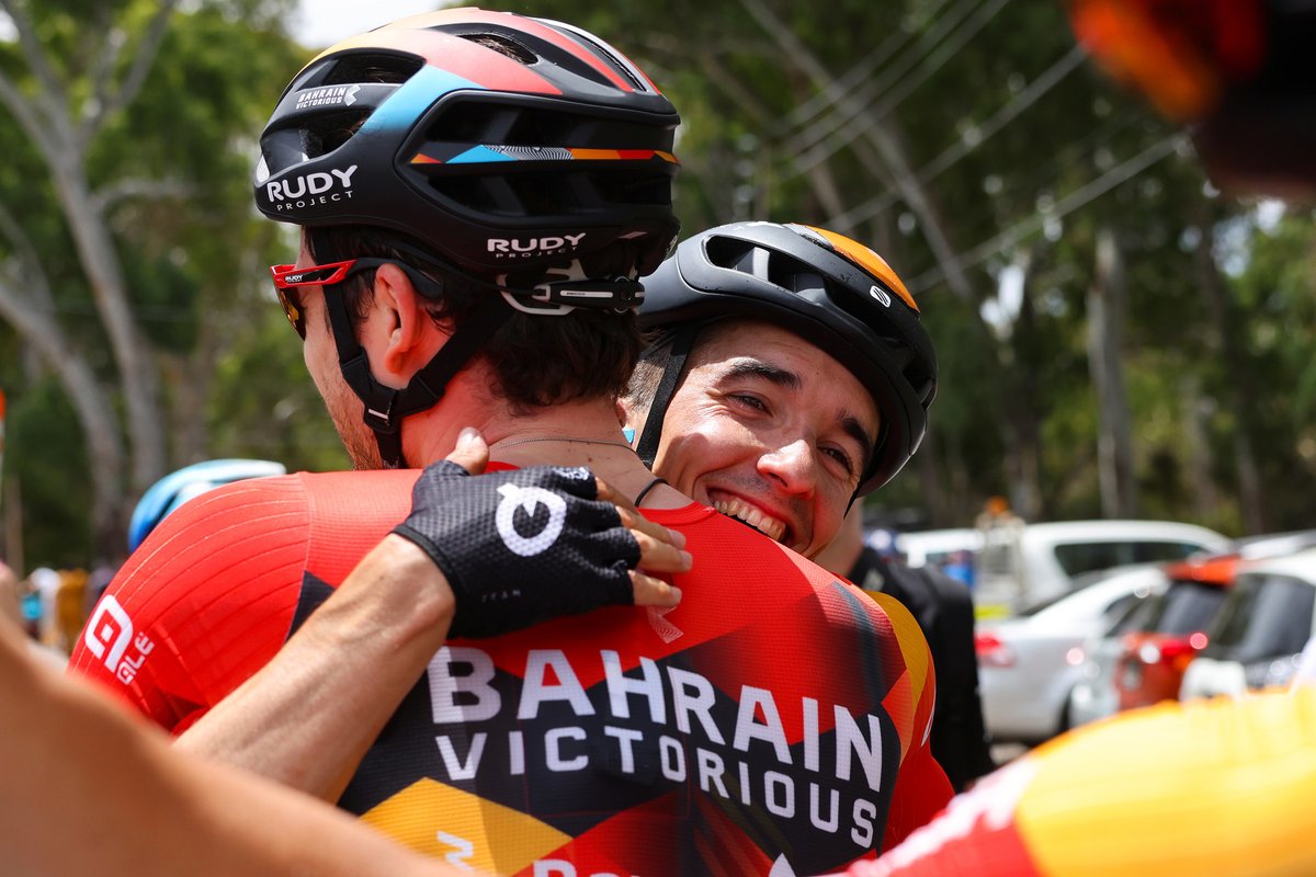 📣 <a href="/PelloBilbao1990/">Pello Bilbao</a> powers to our second victory <a href="/tourdownunder/">Santos Tour Down Under 🚴🚴‍♀️</a> 

After another victorious day in South Australia, Pello gained himself 14 places and he is now second on GC, 15 seconds behind Jay Vine. 

🔗 bit.ly/3iNusjw

#RideAsOne #TourDownUnder 

📷 <a href="/SprintCycling/">SprintCycling</a>