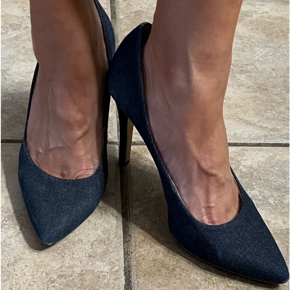 Lady_Channail's tweet image. So good I had to share! Check out all the items I'm loving on @Poshmarkapp #poshmark #fashion #style #shopmycloset #schutz #giannibini #adolfshulmanforlilliann: posh.mk/EMuHzi3JJwb