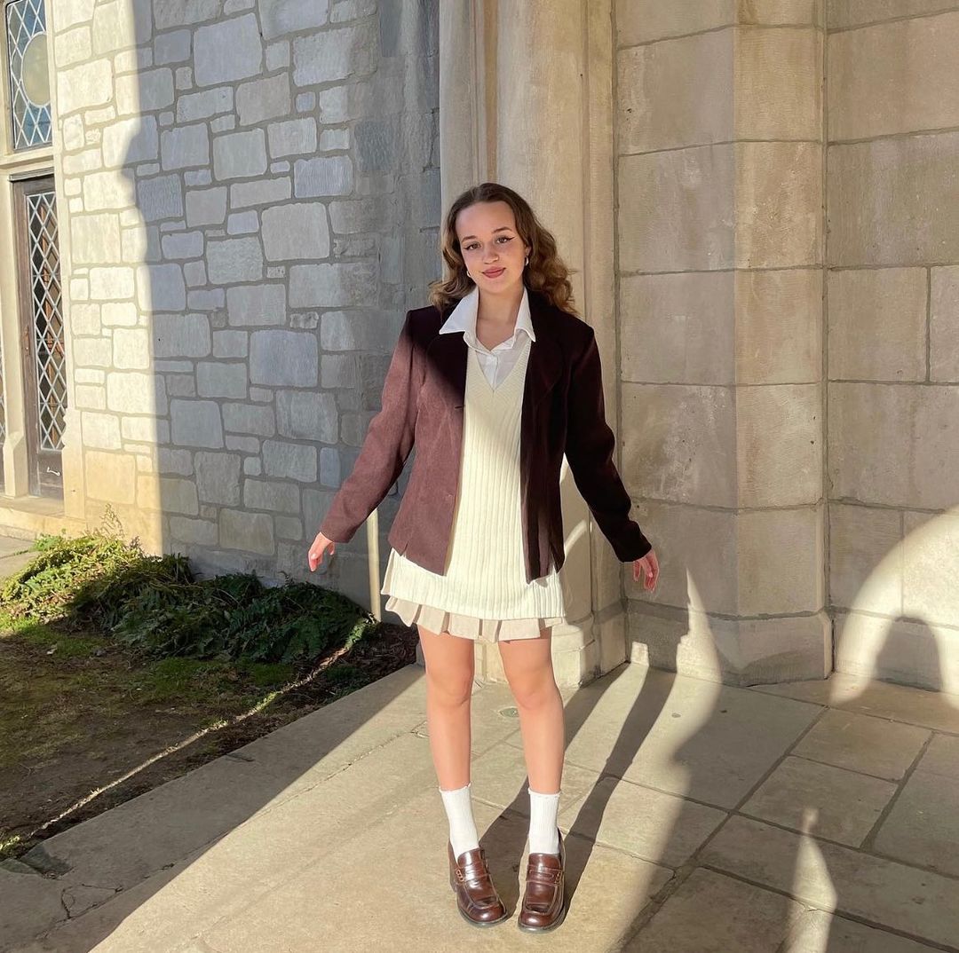 ysinfluencers's tweet photo. What's your preppy style?🕰️
IG: shania.muller
🔎1094992029 | High-Waist Pleated Mini Skirt
🔎1101972543 | Long-Sleeve Plain Shirt
🔎1087727985 | Oversized Knit Vest
#YesStyle #YesStyleInfluencers #preppylook https://t.co/fSrkoy9t4q