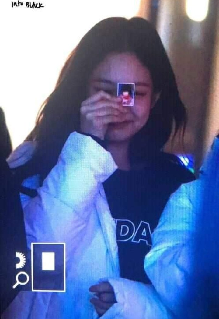 yk2aii's tweet photo. Fun fact: Jennie revealed that she always carries a picture of Lisa, Rosé, and Jisoo when they were babies with her wherever she goes because they are her good luck charms. https://t.co/oweXIYBvWB