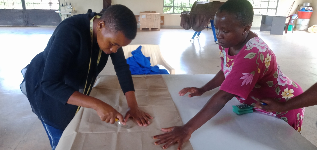 LablFashionKe's tweet photo. Currently, we are sourcing fabric locally, but Labl's aim is to collaborate with local communities to grow regenerative cotton and produce the textiles ourselves. Regenerative materials are beneficial to ecosystems.
#regenerative #sustainablefashion #ecofriendly #ethicalfashion. https://t.co/Zd5zig8DPf