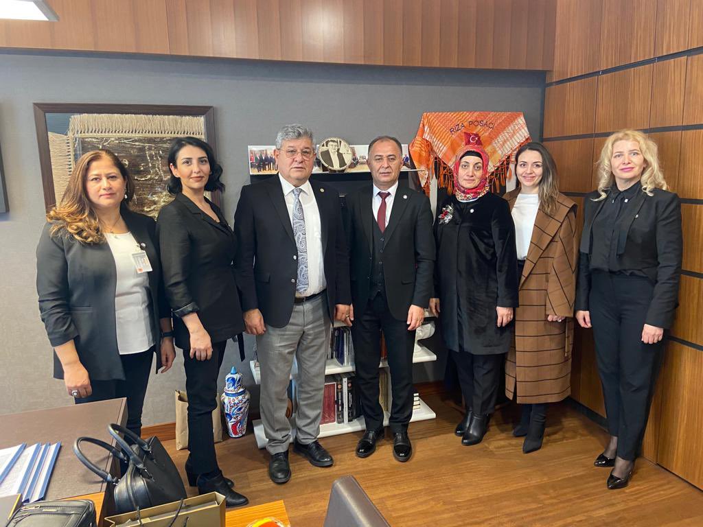 Federasyon üyelerimiz @antalyaokuloncesi @akced09 @adanaokuloncesidernegi <a href="/kocked41/">Koçked41</a> sektöre dair raporu Ak Parti Mv. Sn. Rıza POSACI’ya takdim ettiler.