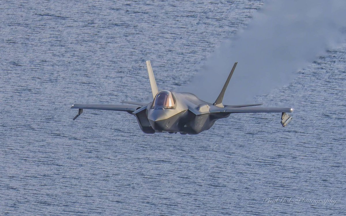 gish74's tweet image. Valkyries F-35 low in the lakes @48FighterWing @thef35 @theF35JPO @F35demoteam #lfa17 #LFA17 #lowlevel #495th