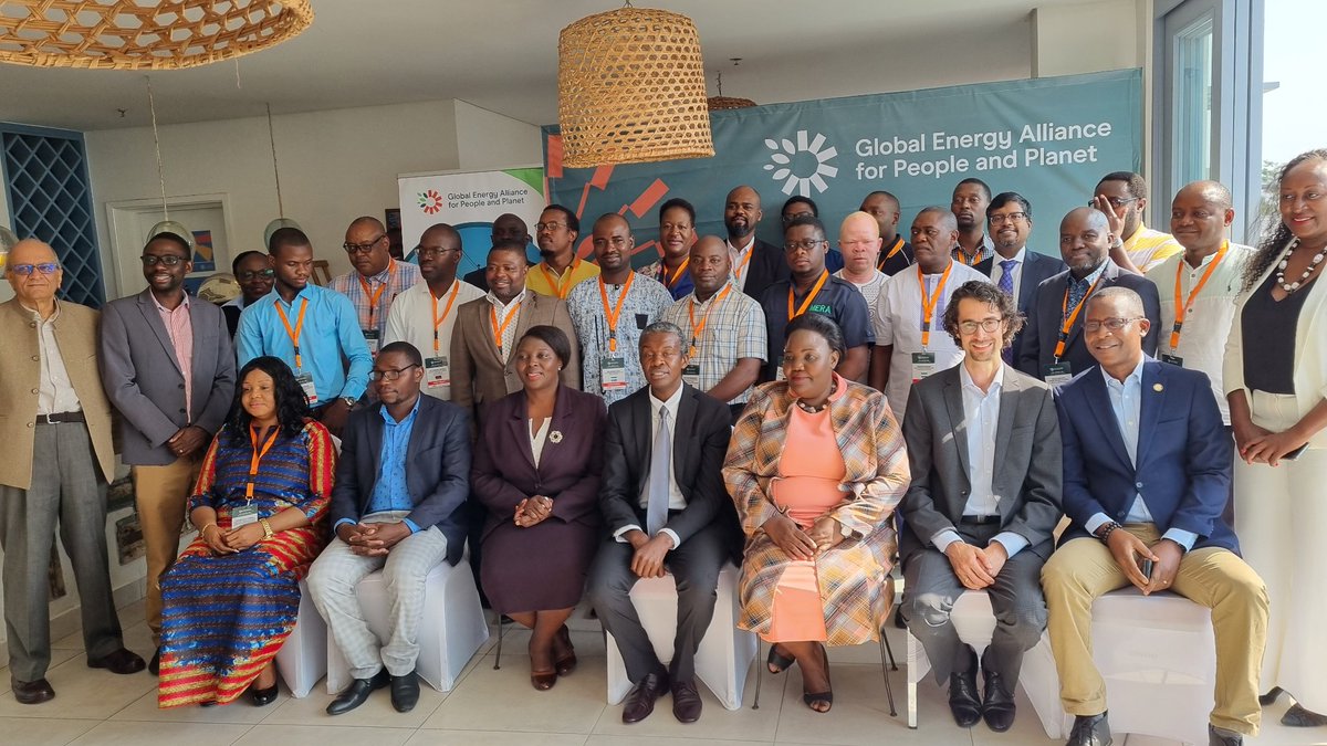 Pash_4's tweet photo. Here we are! Wrapping it up, a start of many opportunities (to come) to share learnings from our colleagues on the African continent.  
Proud of Uganda 🇺🇬  for sharing your successes and learnings with Malawi 🇲🇼 and Sierra Leone 🇸🇱   
@EnergyAlliance @kk_advisors https://t.co/bTO9i1q2fG