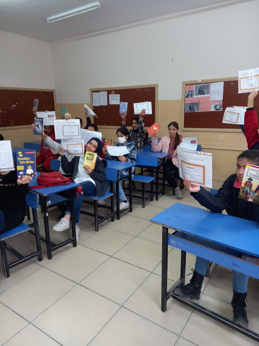 gazi_orta's tweet photo. Öğrencilerimizi yarıyıl tatiline kitaplarla uğurladık.
@meb_dhgm @mehmetyigitmem @elazigmem @NozogluGoksal https://t.co/Ht1vi21hUn