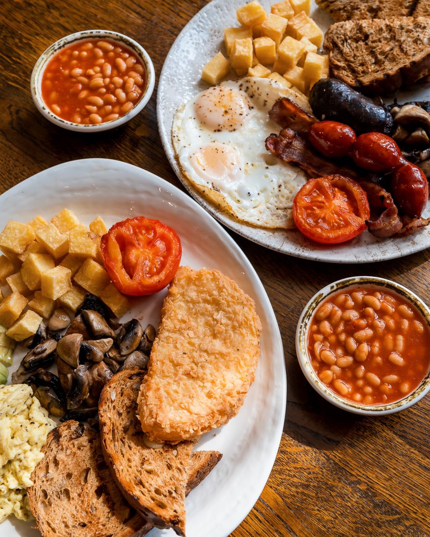 We are back from holiday today ! Open from 10 am ~ brunch &amp; lunch with us or tapas &amp; wines tonight! Hope to see you along the weekend 🍷🏆 #hove #brighton #brunch #lunch #tapas #tapasbar #wine #breakfast #january