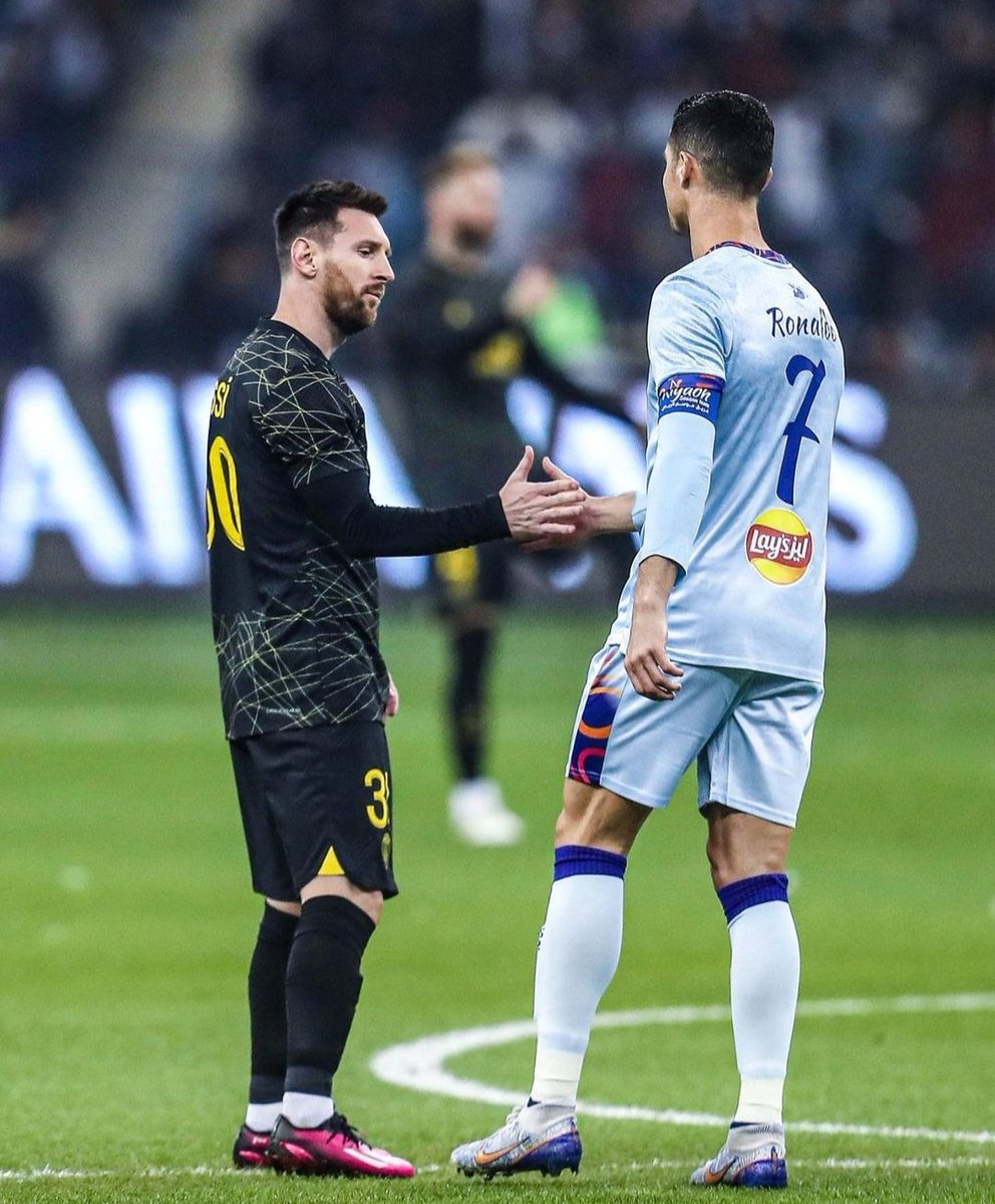 Cricketiology's tweet photo. Why don't they look at each other?
#GOAT𓃵 #CristianoRonaldo𓃵 #Messi𓃵 https://t.co/SM8fcyHDFU
