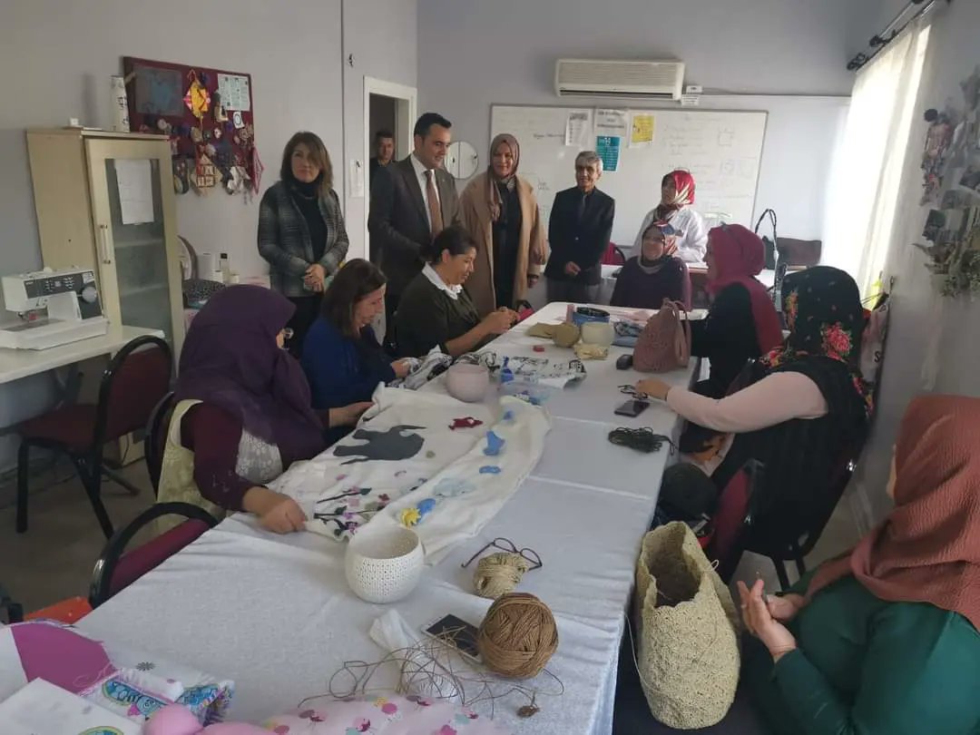 Kaymakamımız sayın Musa Kazım Çelik, Milli Eğitim Müdürümüz Mehtap Gökdemir ile Birlikte FİNMEK ve   ATASEM kurs merkezlerimizde devam eden kurslarimizi ziyaret ettiler
<a href="/musakazimcelikk/">Musa Kazım Çelik</a> 
<a href="/antalyamem07/">Antalya İl Millî Eğitim Müdürlüğü</a> 
<a href="/emre_caliskan/">Emre Çalışkan</a> 
<a href="/birfremd/">Mustafa Akçil</a> 
<a href="/finike_ilcemem/">Finike İlçe Milli Eğitim Müdürlüğü</a> 
<a href="/mehmetsimsek07/">Mehmet Şimşek</a>