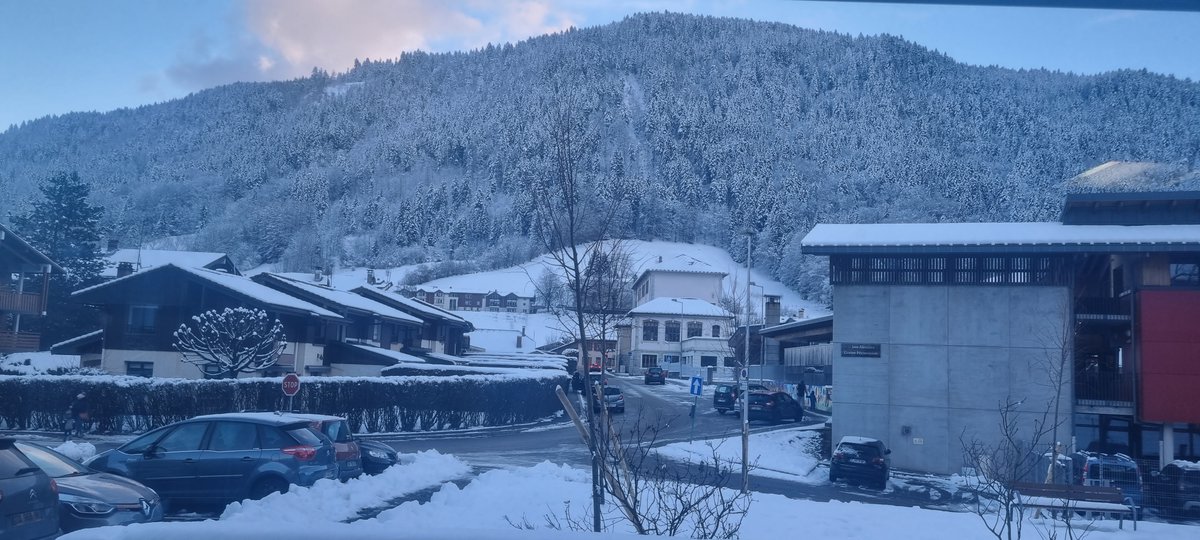 🚀 Et si c'était la vue du prochain Chez Daddy ?

Hier nous sommes allés visiter un lieu magnifique à Thônes en Haute Savoie au rez-de-chaussée d'un EPHAD, en face d'une école élémentaire et bien entendue de la montagne 🗻

Merci <a href="/Klesia/">KLESIA</a> de rendre ça possible 🙏