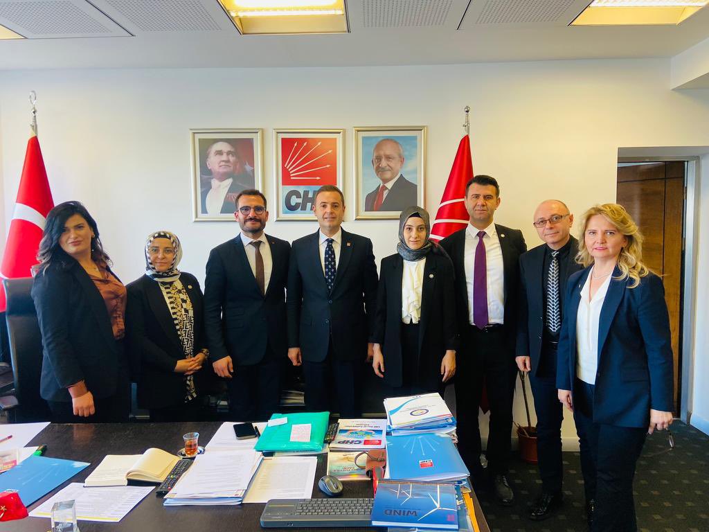 Federasyon üyelerimiz <a href="/kocked41/">Koçked41</a> @ozakder @adanaokuloncesidernegi <a href="/kocked41/">Koçked41</a> @ozbir_okuloncesi  @ozakder16  @balokurdernegi sektöre dair raporu  CHP Gen.Bşk.Yard. Sn.Ahmet AKIN’a takdim ettiler. <a href="/ahmetakin/">Ahmet AKIN 🇹🇷</a>