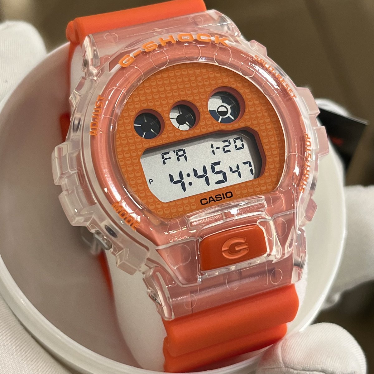 NAKANIWA_WATCH's tweet photo. 【カプセルトイ】本日、CASIOからリリースしたカプセルトイバージョン3モデル入荷しました。専用BOX外箱を何度も開け閉めしていると割れそうなので撮影は1モデルのみとなりました😅#カプセルトイ　#gshock https://t.co/MW9KzPUW8M