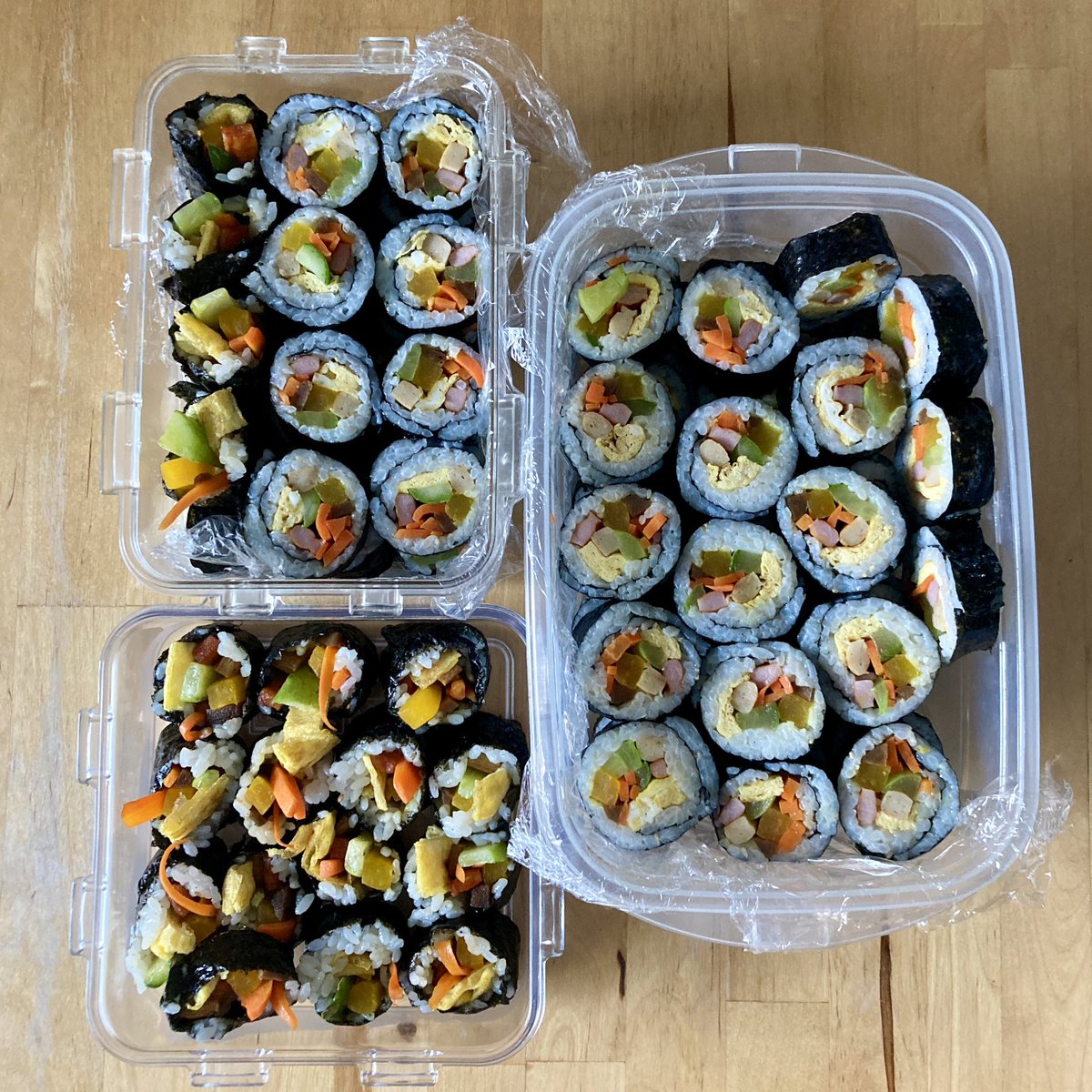 여전히 종종 김밥을 말아 먹으며 잘 지내고 있습니다…