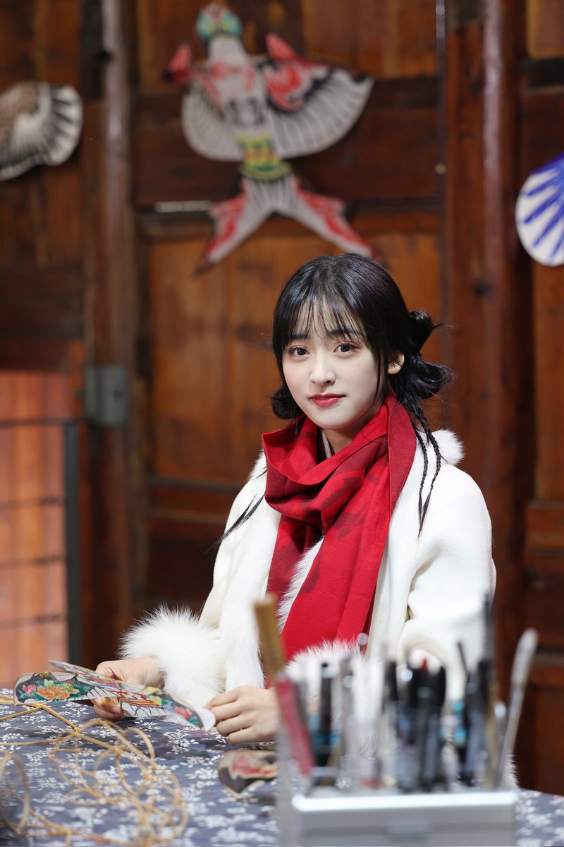 #ShenYue in CCTV 2023 EastWestNorthSouth,  Celebrate the New Year 

let’s rush towards the New Year together!

มาฉลองปีใหม่พร้อมกับ #เสิ่นเยว่ วันนี้
🎵《楚楚动人》

น่ารักมากมาย

📅20th Jan 
⏰️ 19:30 🇨🇳 
📺 CCTV-3
  ​m.weibo.cn/6495499979/486…

 #沈月