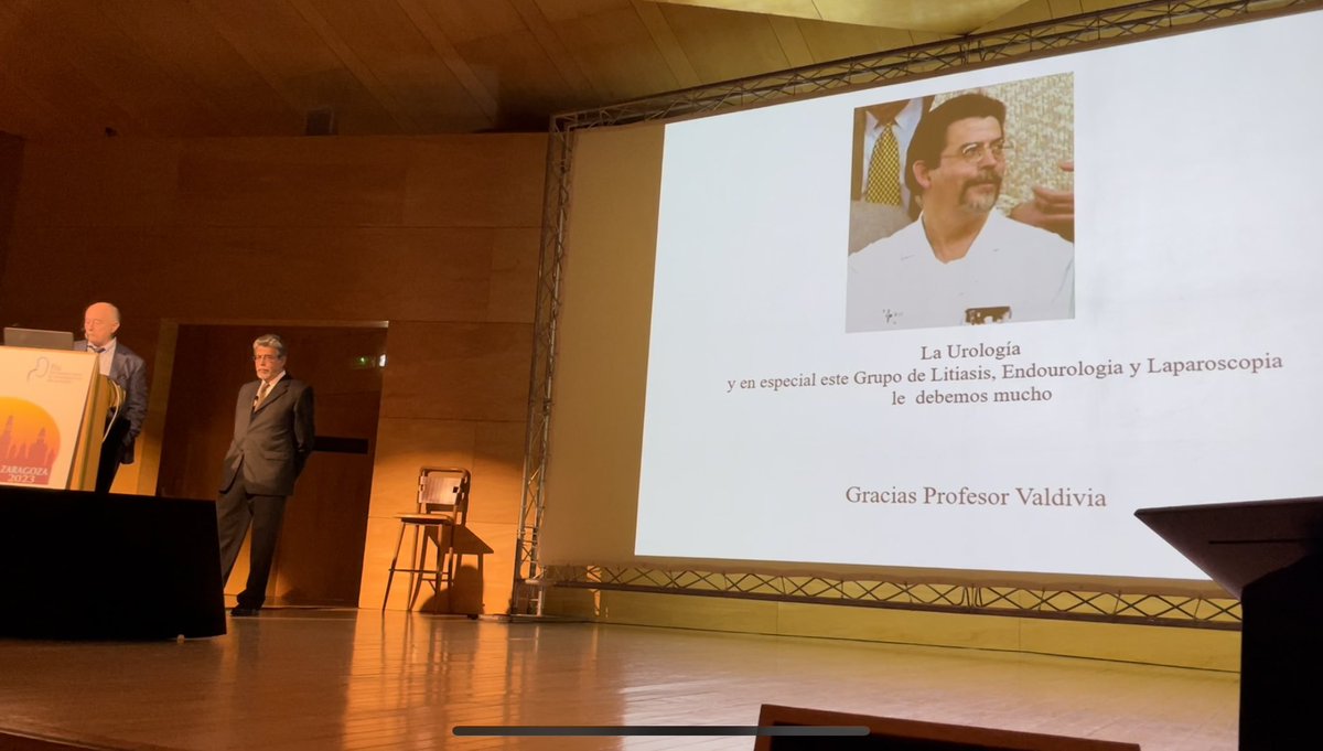 dperfen's tweet photo. Homenaje al Prof. Valdivia en #LELR23 
Emocionante verle de nuevo en el escenario compartiendo su conocimiento y recibiendo una merecida ovación. Genial presentación de mi maestro @IbarluzeaGaspar 
Un honor compartir con ellos este día y una responsabilidad continuar su legado. https://t.co/0KfFU7QjZw
