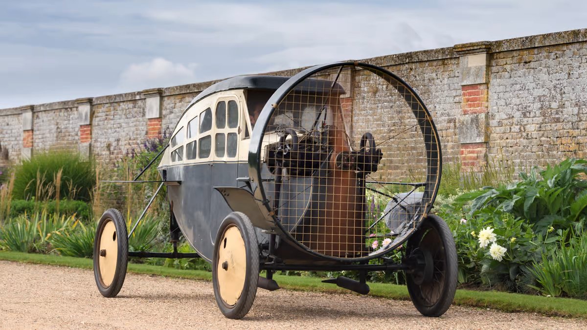 QuirkyRides's tweet photo. A #Leyat #Helica from #1920s #France. It didn't originally have the mesh in front of the propellor. Great idea to apply an #aviation approach to #driving until you rear-end a #car or hit a pedestrian 😱 https://t.co/iYyiFFqvOU
